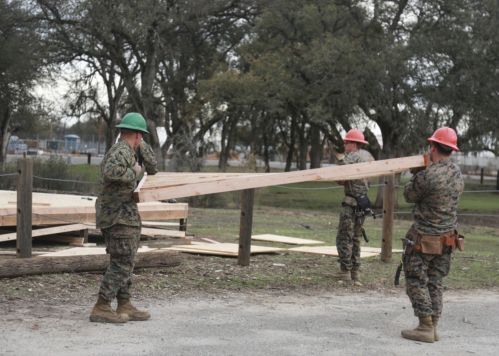 15th MEU Marines build SWA Hut