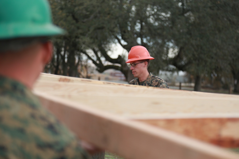 15th MEU Marines build SWA Hut