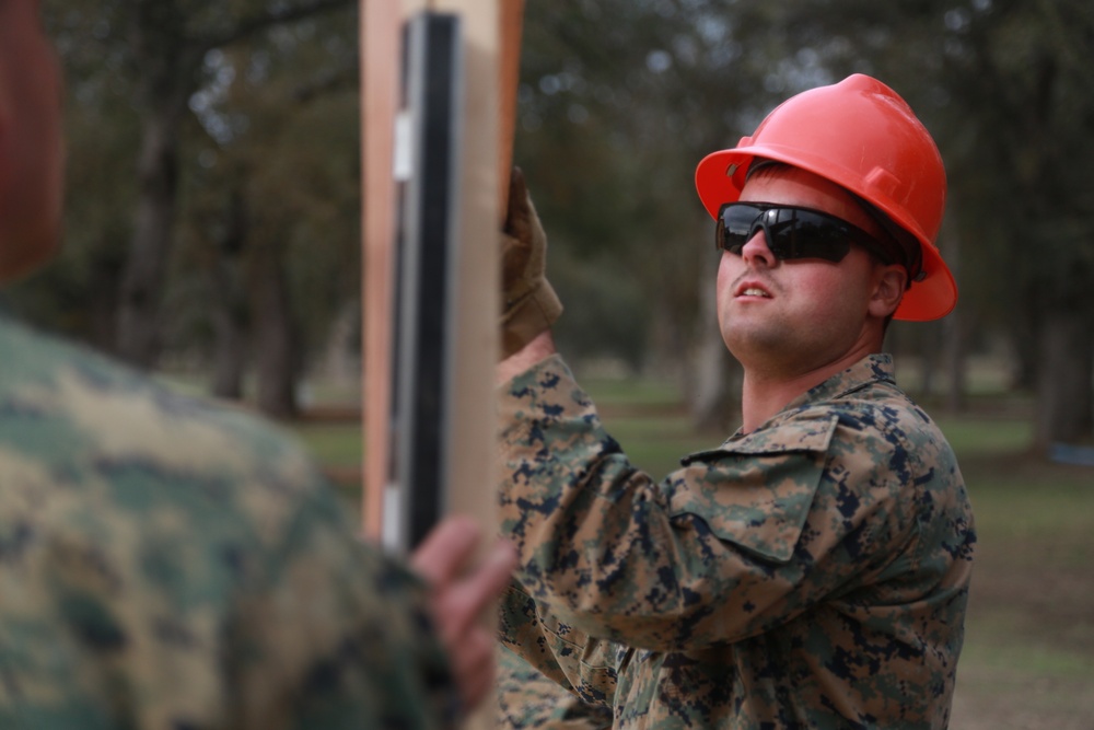 15th MEU Marines build SWA Hut