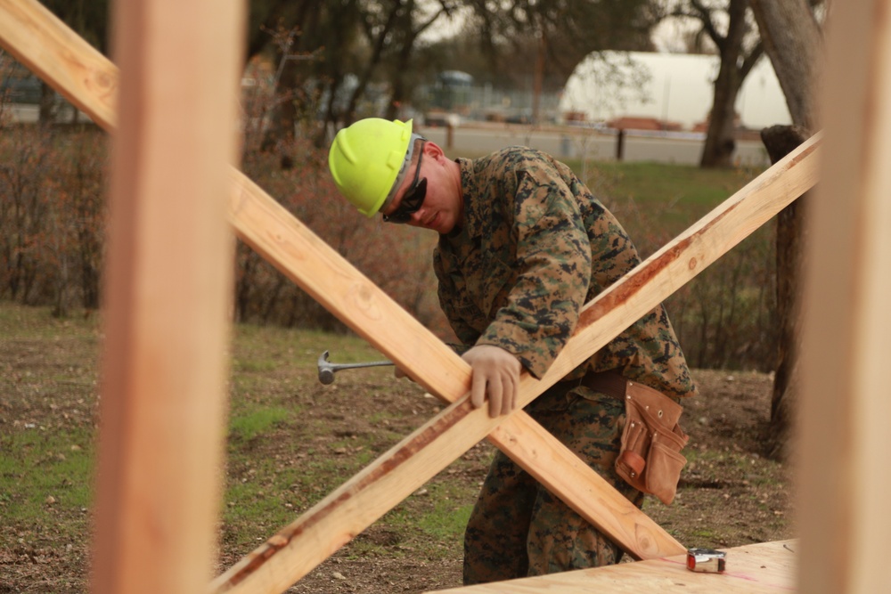 15th MEU Marines build SWA Hut