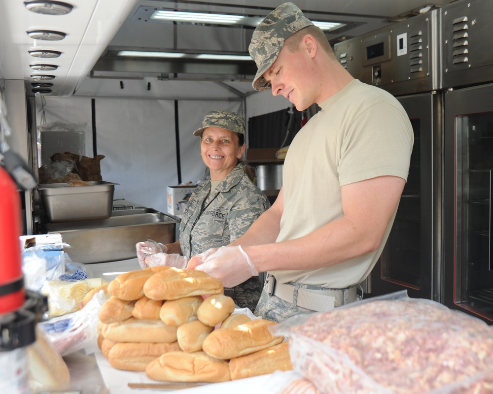 Nashville Airmen feed the troops in Maine