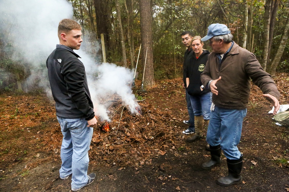 Aviation technicians volunteer, clean up Lynnwood Park Zoo