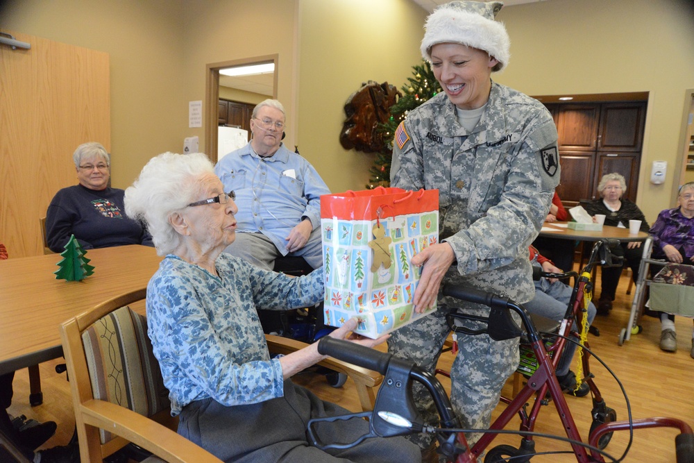 Guardsmen bring good tidings, cheer to North Dakota veterans home