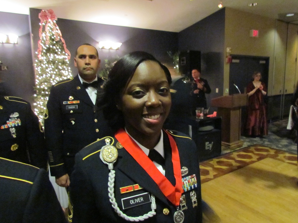 First 2-15th FA female Soldier receives prestigious field artillery award