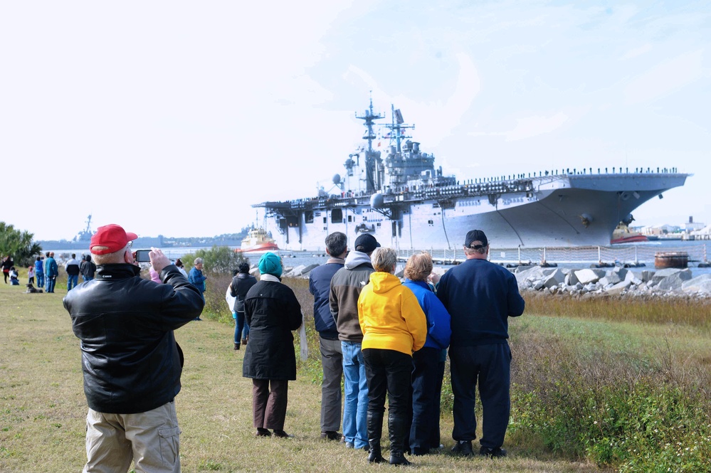 Dvids Images Uss Iwo Jima Deploys [image 4 Of 4]