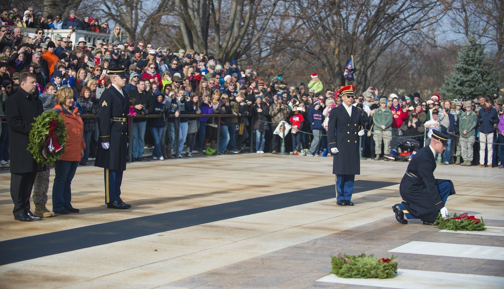Maine governor lays wreath at Tomb of Unknown Soldier