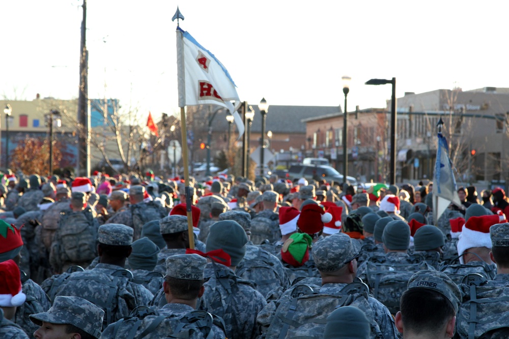 Soldiers donate Christmas spirit
