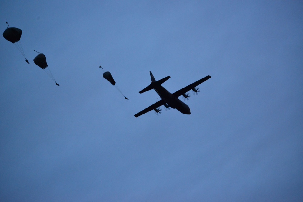 173rd Airborne conducts airfield seizure in Rivolto