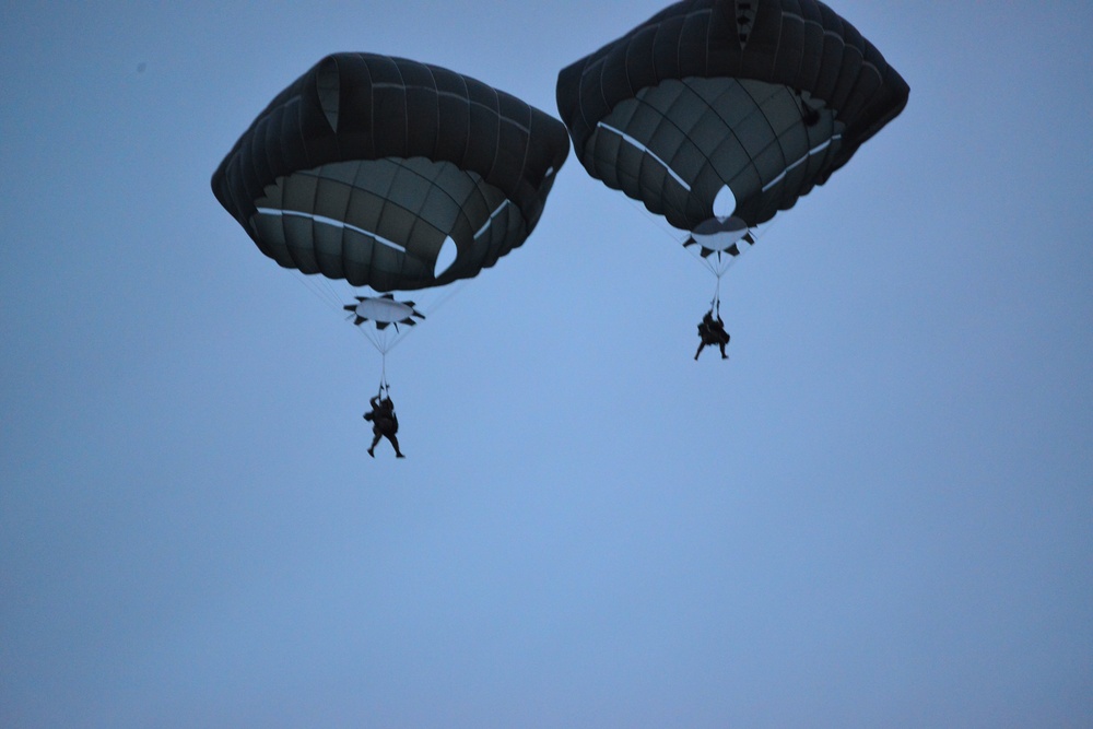 173rd Airborne conducts airfield seizure in Rivolto