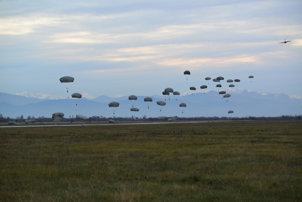 173rd Airborne conducts airfield seizure in Rivolto