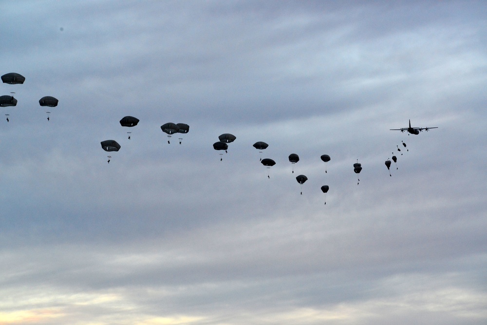 173rd Airborne conducts airfield seizure in Rivolto