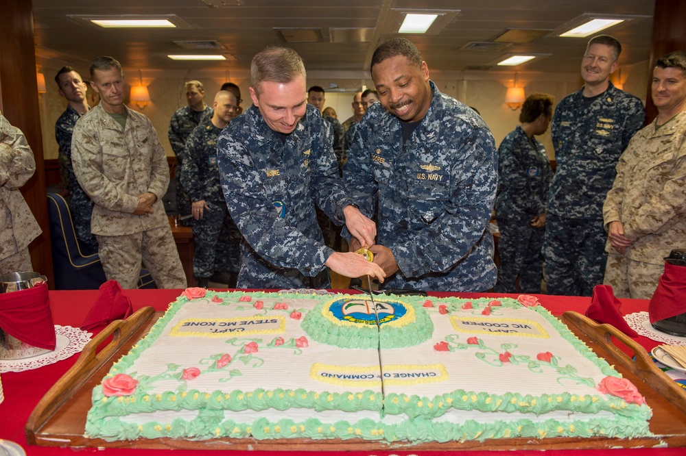 PHIBRON 5 holds change of command ceremony at sea