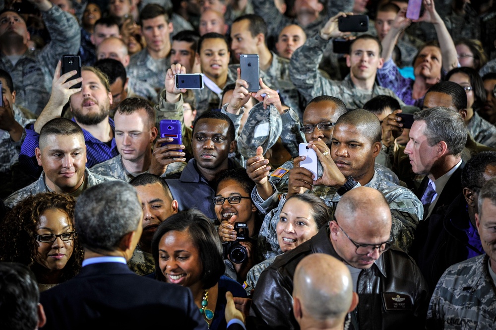 President Obama expresses gratitude to troops, civilians during visit to joint base