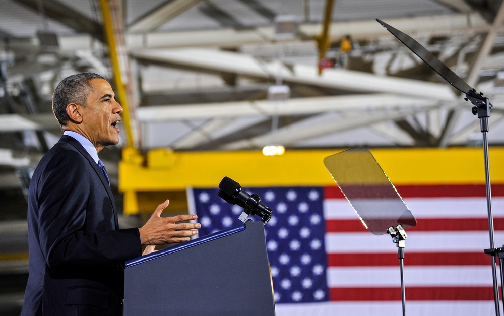 President Obama expresses gratitude to troops, civilians during visit to joint base