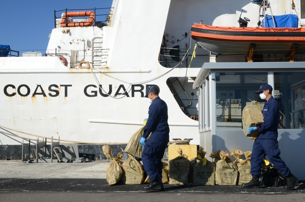 Coast Guard offloads approximately $44 million of cocaine in St. Petersburg, Fla.