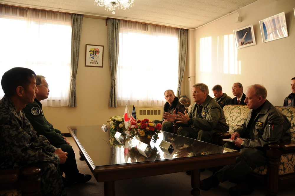 DVIDS - Images - Visiting with US and JSDF units [Image 4 of 4]