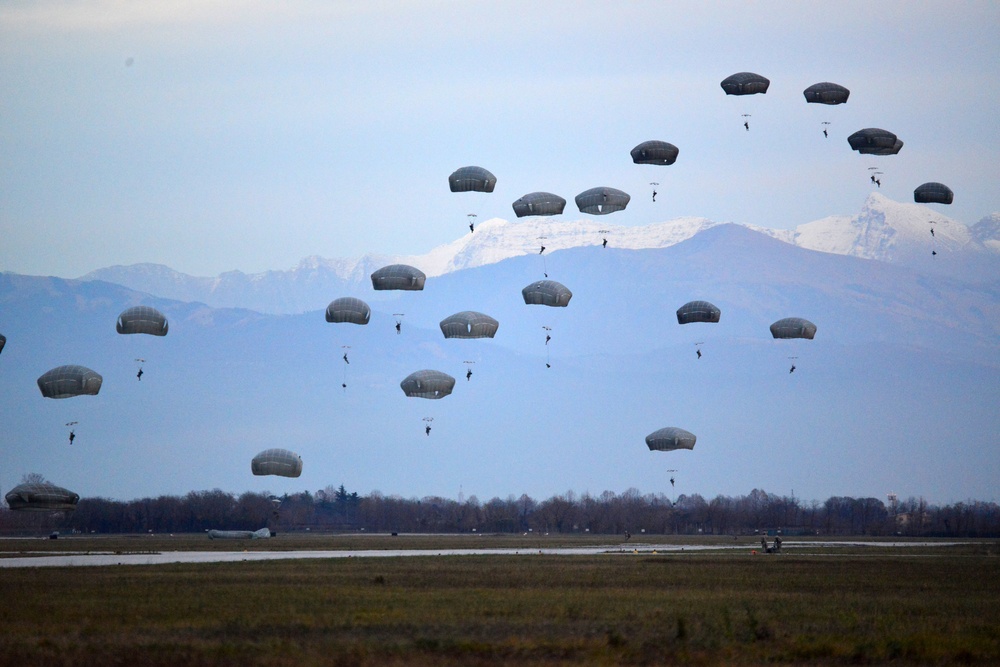 173rd Airborne conducts airfield seizure in Rivolto, Dec. 10, 2014
