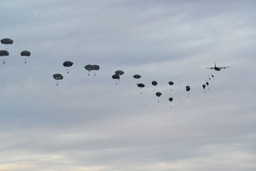 173rd Airborne conducts airfield seizure in Rivolto, Dec. 10, 2014