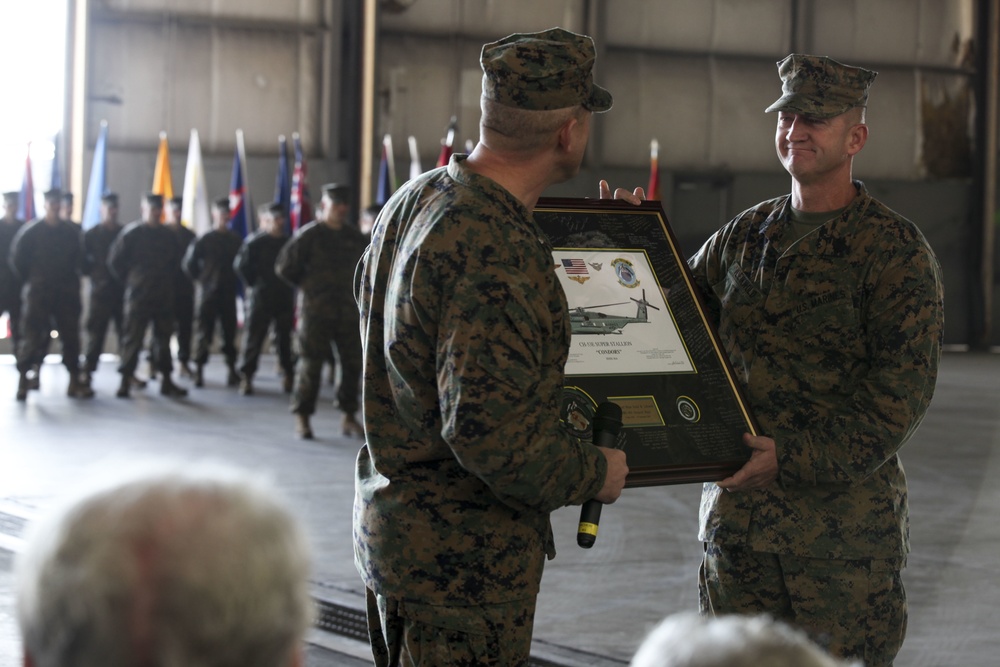 Marine Heavy Helicopter Squadron 464 receives new sergeant major