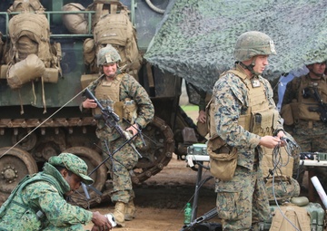 Marines team up with Singaporean Armed Forces for Valiant Mark 14.2