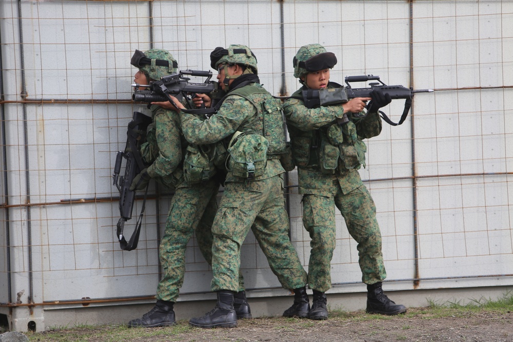 Marines team up with Singaporean Armed Forces for Valiant Mark 14.2