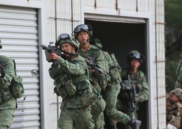Marines team up with Singaporean Armed Forces for Valiant Mark 14.2