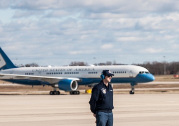 Alan Gross released from Cuban prison, arrives at Joint Base Andrews