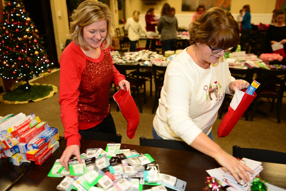 Spouses' Club prepares holiday cheer for Coast Guard recruits