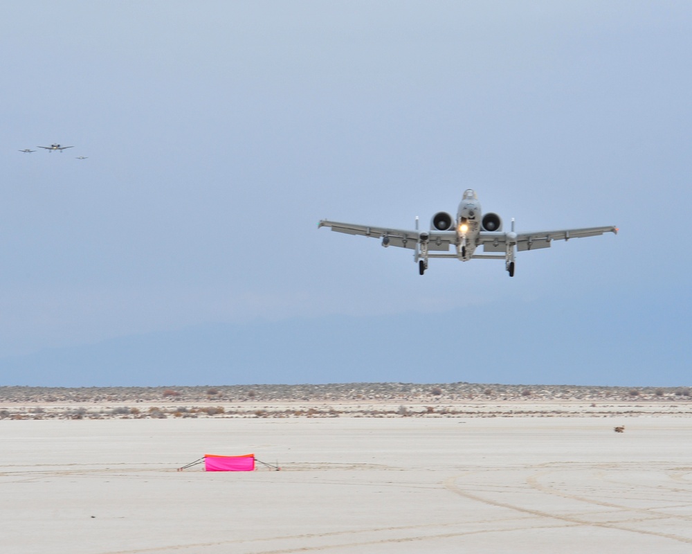 A-10s train at White Sands Missile Range