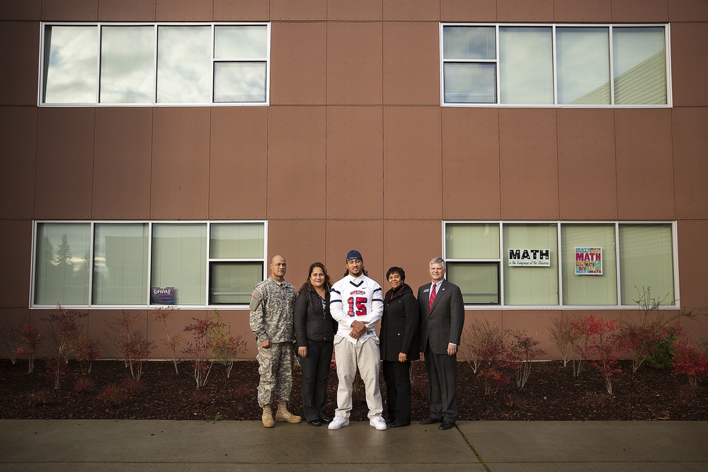 Lakewood, Washington football star selected for Marines’ 2015 Semper Fidelis All-American Bowl