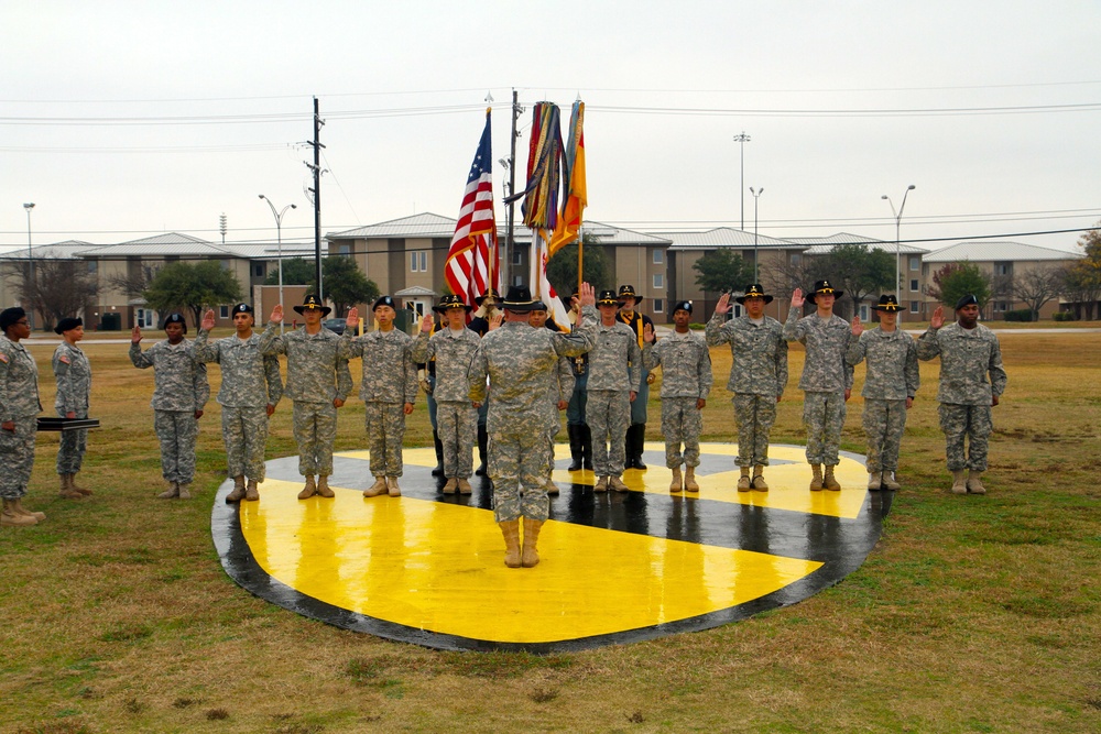 First Team CG reenlists Air Cav troopers