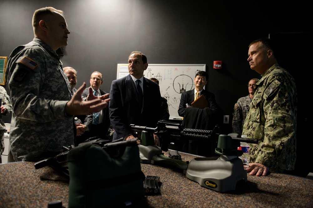 Vice Chairman of the Joint Chiefs of Staff visits the Center for the Intrepid