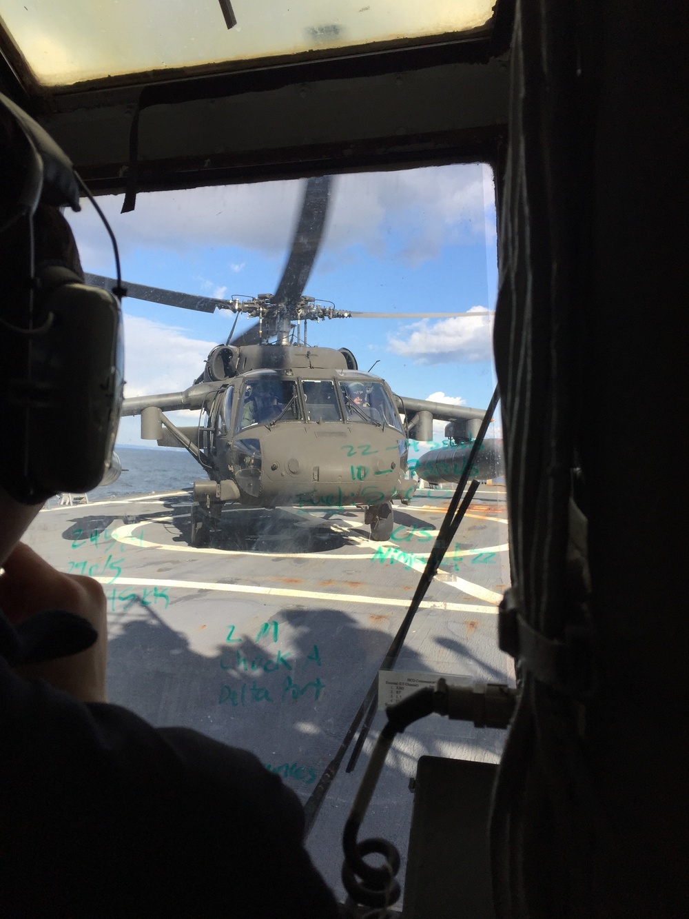 Army UH-60L lands on USS Stethem (DDG-63)