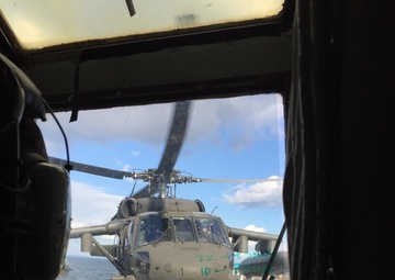 Army Helicopters train with USS Stethem (DDG-63)
