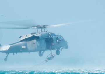 Commander, Task Group 56.1 explosive ordnance disposal technicians conduct Helicopter Cast and Recovery