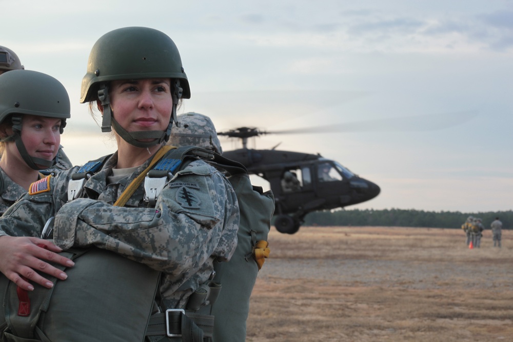 UH-60 Black Hawk jump, 3rd MISB(A), Fort Bragg, NC