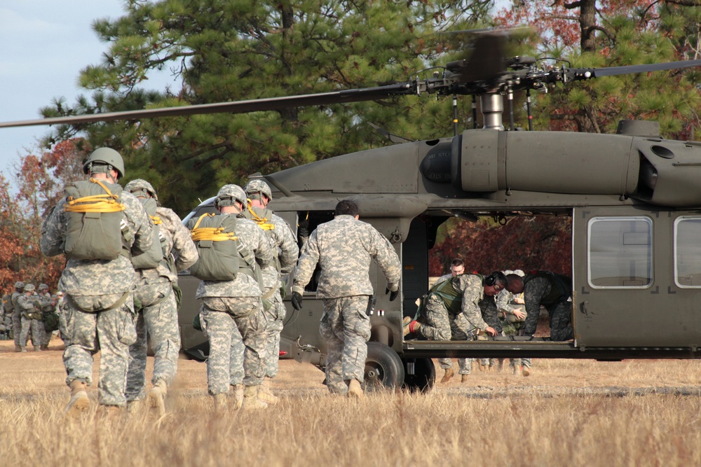 UH-60 Black Hawk jump, 3rd MISB(A), Fort Bragg, NC