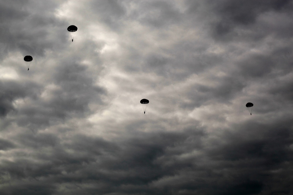 UH-60 Black Hawk jump, 3rd MISB(A), Fort Bragg, NC