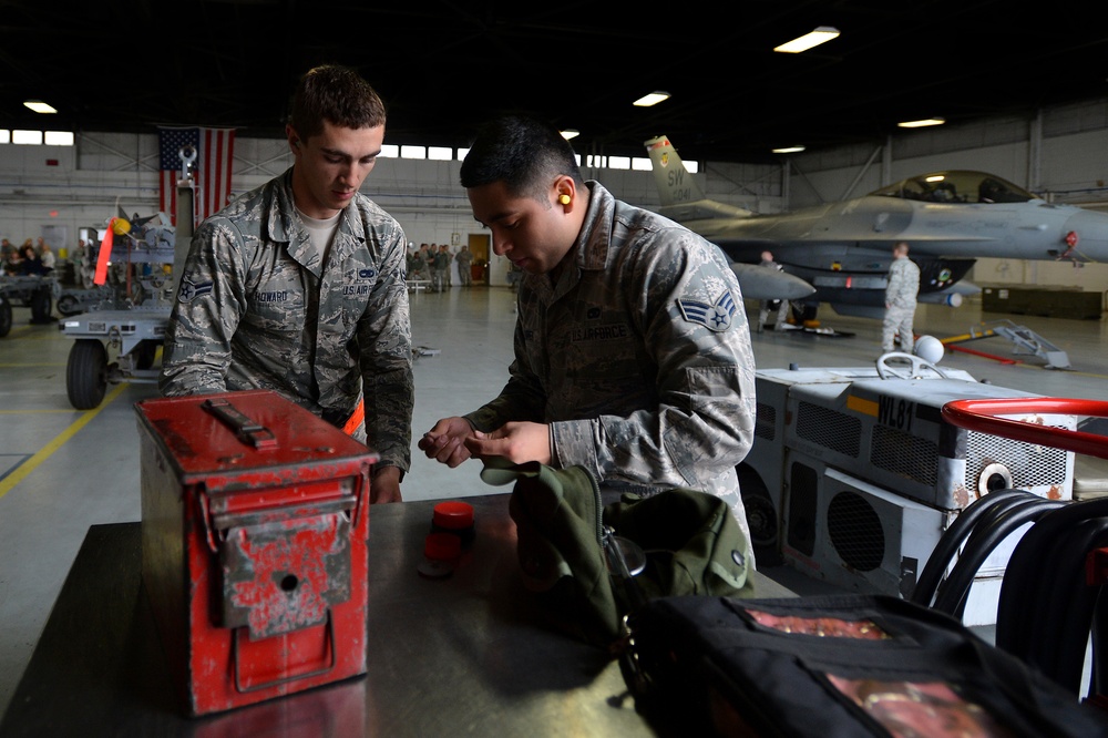 Weapons load crews go head-to-head