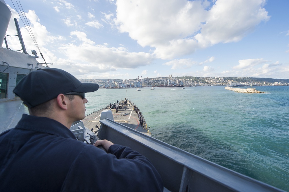 USS Cole arrives in Haifa, Israel