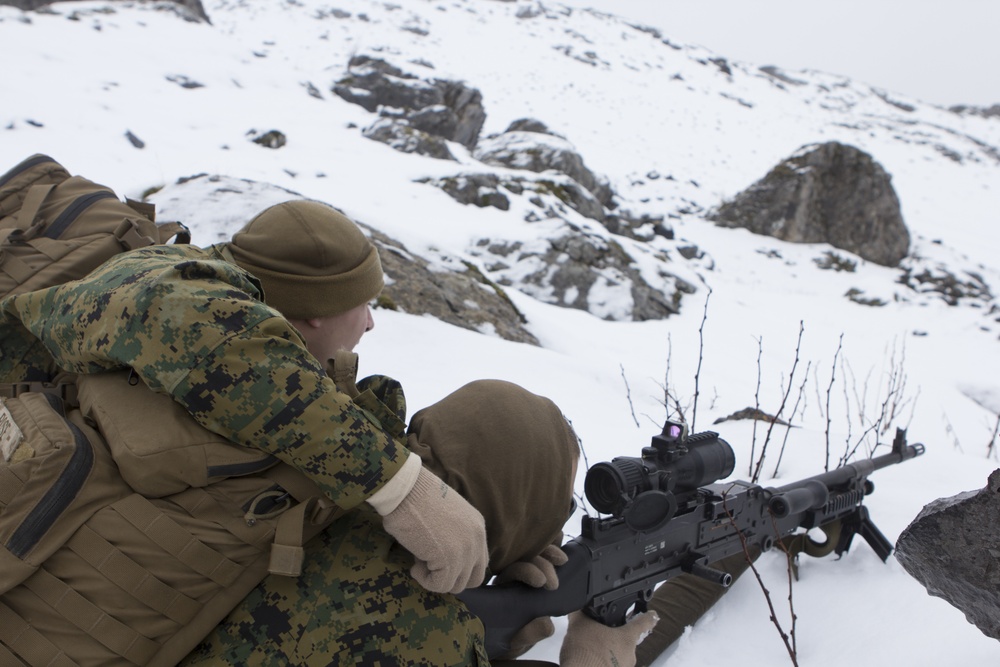 U.S. Marines, Spanish soldiers train in mountain warfare