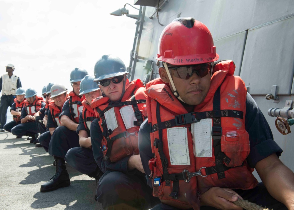 USS Dewey replenishment