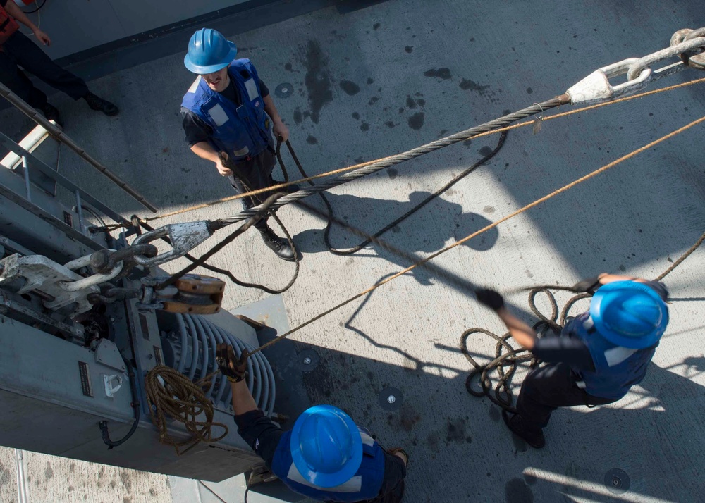 USS Dewey replenishment