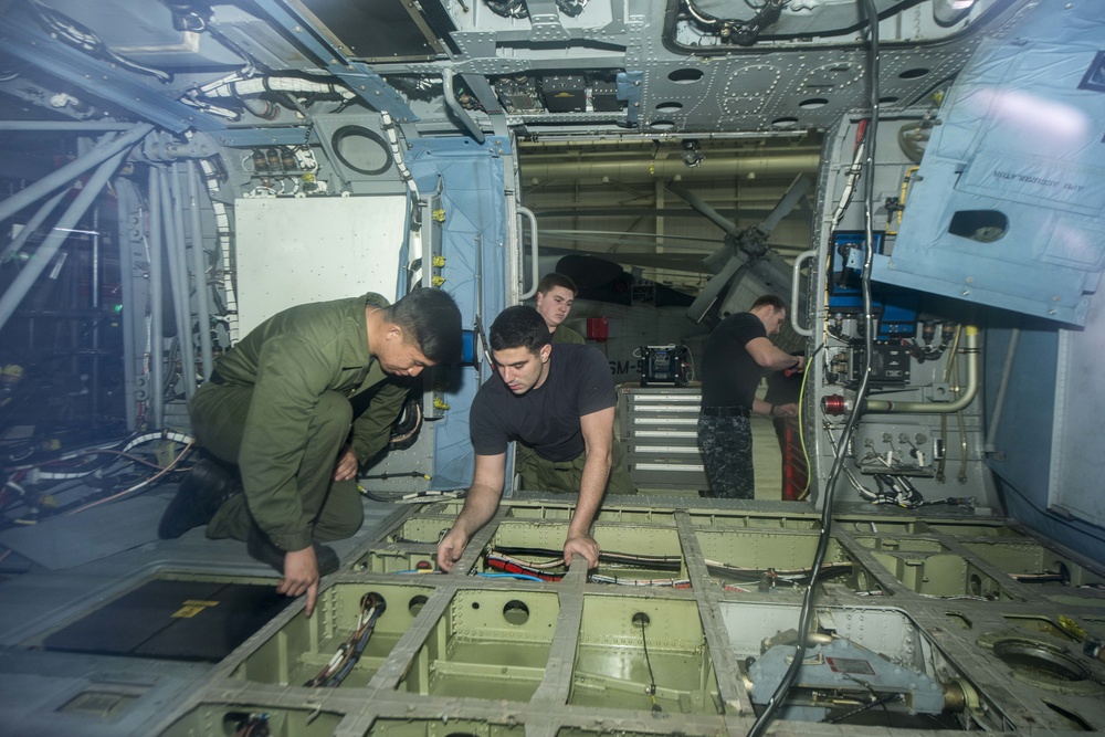 Naval Air Facility Atsugi: HSM 51 maintenance