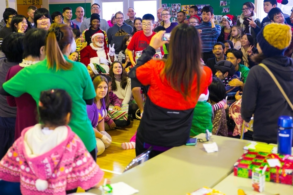 Camp Courtney volunteers share Christmas tradition with Okinawa community
