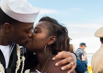 USS Peleliu (LHA 5) returns from final deployment