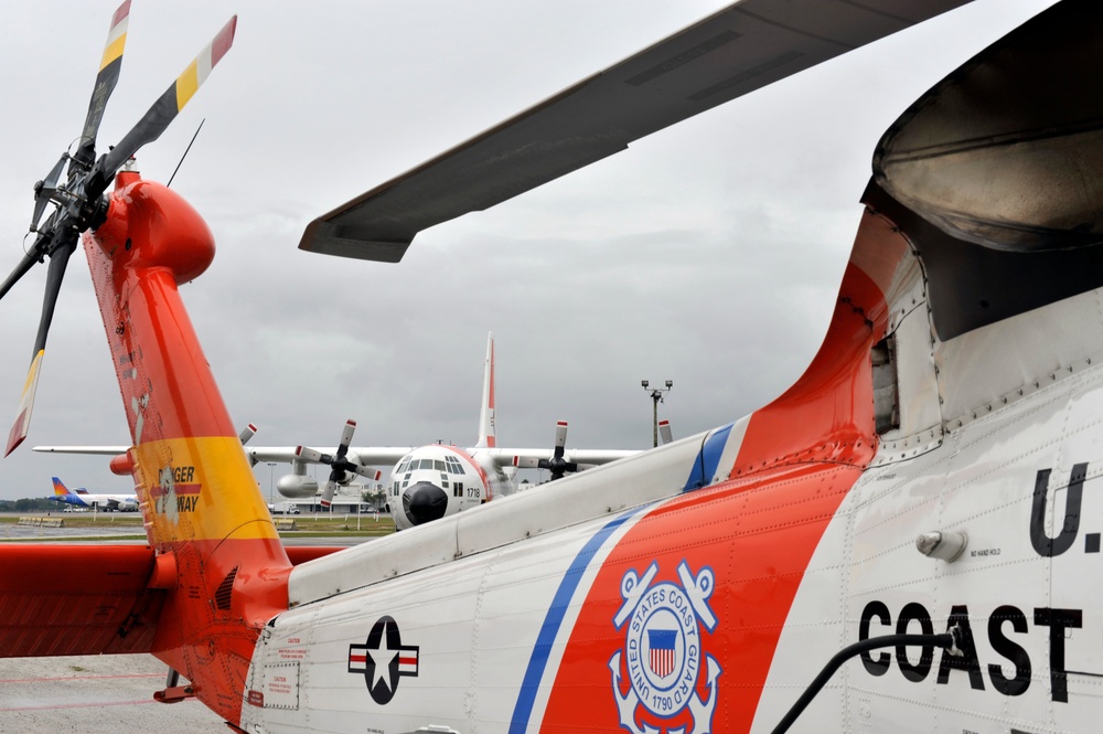 Coast Guard rescues 3 people after boat sinks 23 miles west of Steinhatchee River, Fla.