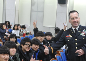 Soldiers 'High Five,' give back to local community