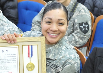 Soldiers 'High Five,' give back to local community