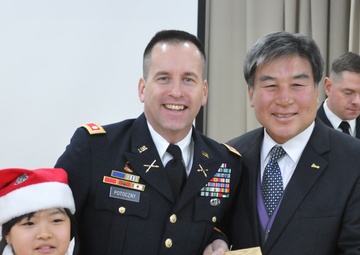 Soldiers 'High Five,' give back to local community